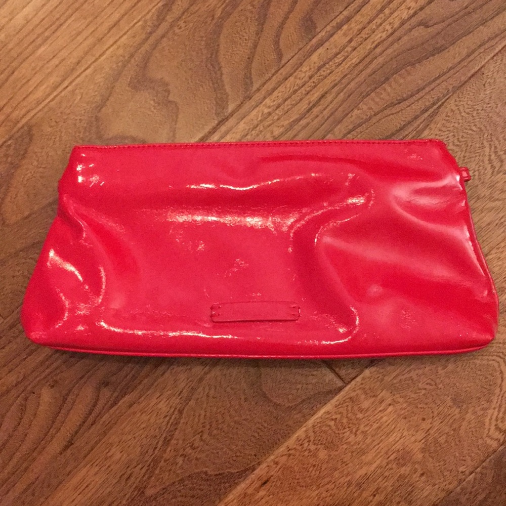 Red clutch